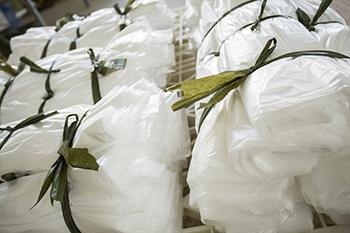 De witte Plastic Zak van de Rijstverpakking, Geweven/niet Geweven pp Stof Met een laag bedekte Voedsel Verpakkingszakken met Handvat
